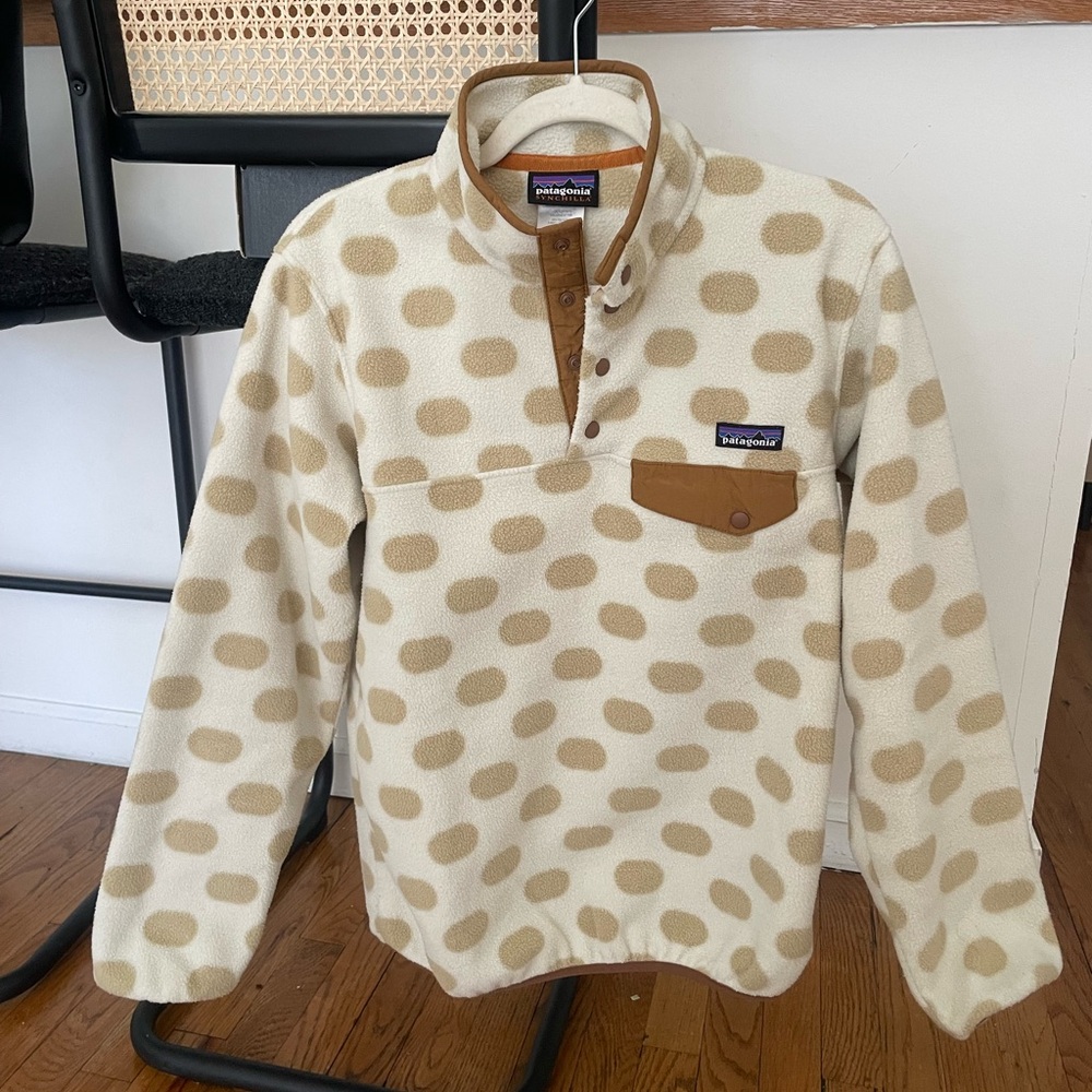 LIKE NEW Patagonia Synchilla Pullover Fleece Tan
Polka Dot
